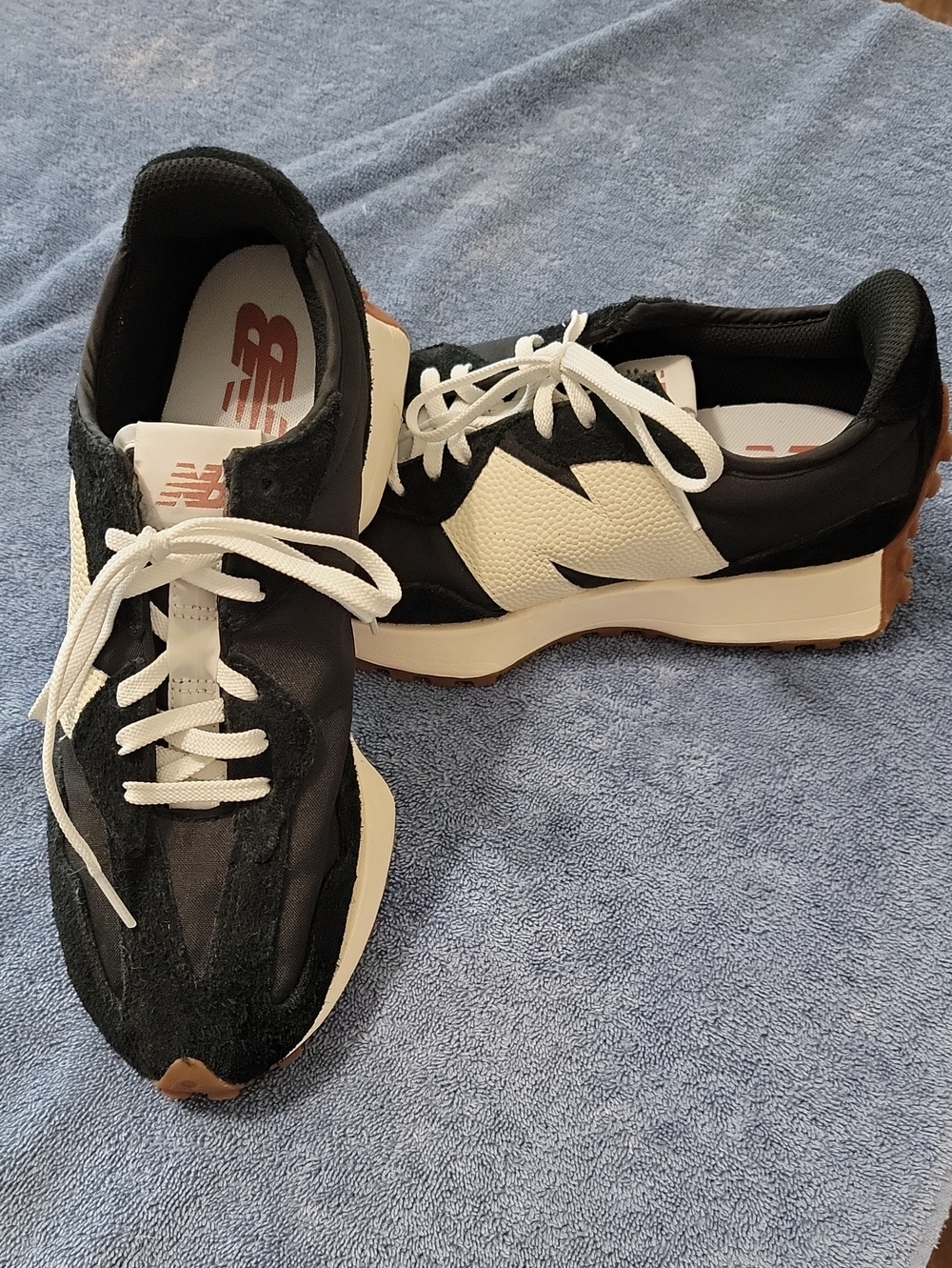 New Balance Women’s 327 Classic Retro Runner — Black Size 10 - Picture 3 of 11